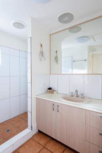 Bathroom 3, Cayman Quays, Noosa - Tewantin