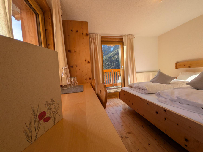 Bedroom 3, Naturhotel Berghof, Landeck