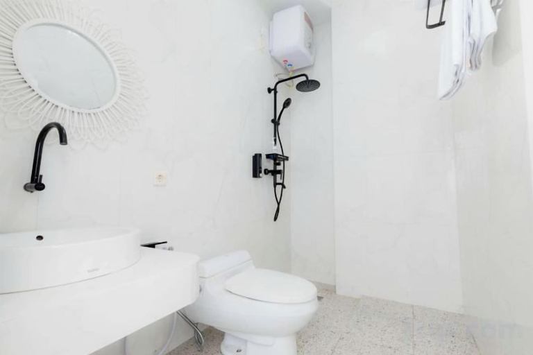 Bathroom 1, Intan Lake View Kintamani, Bangli