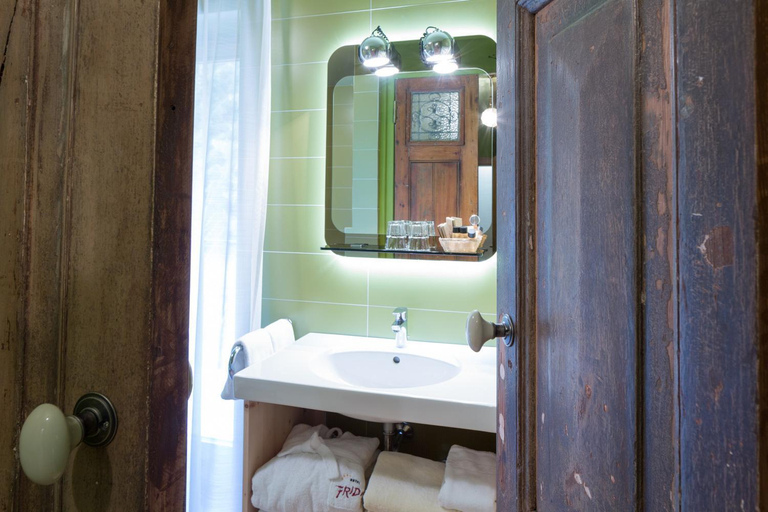 Bathroom 4, Frida Am Wald, Bolzano