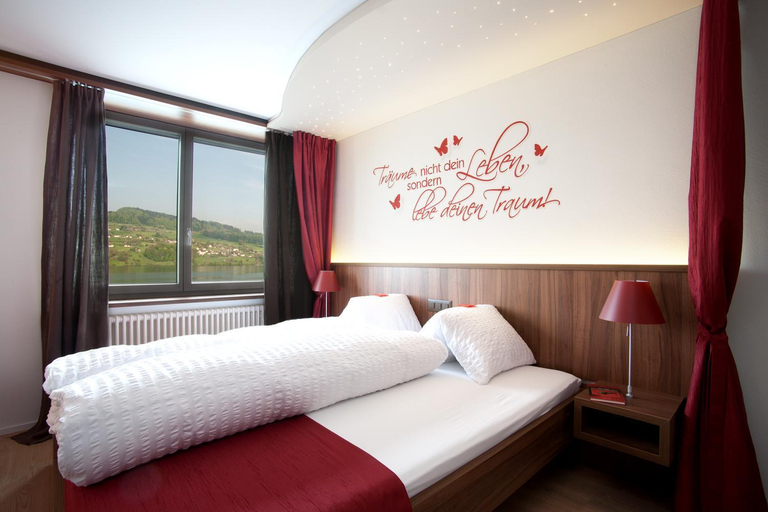 Bedroom 3, Seehotel Delphin, Kulm
