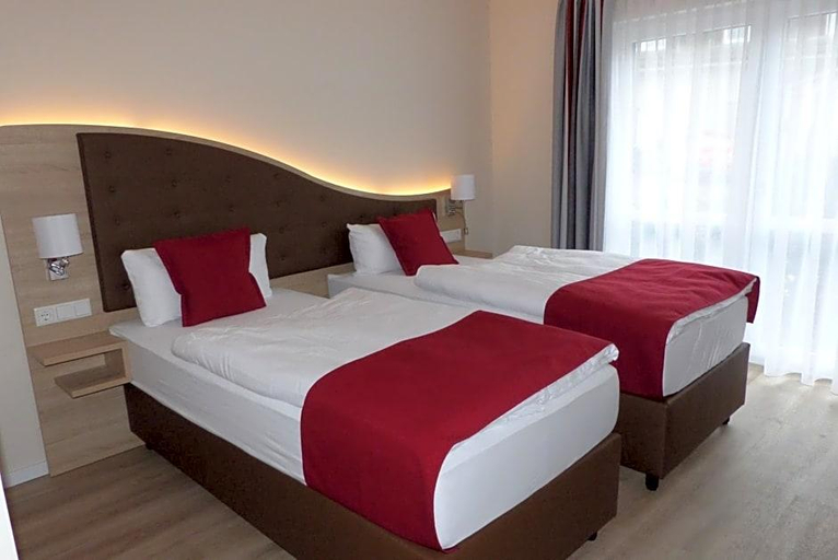 Bedroom 5, Ladiges Gasthof, Pinneberg