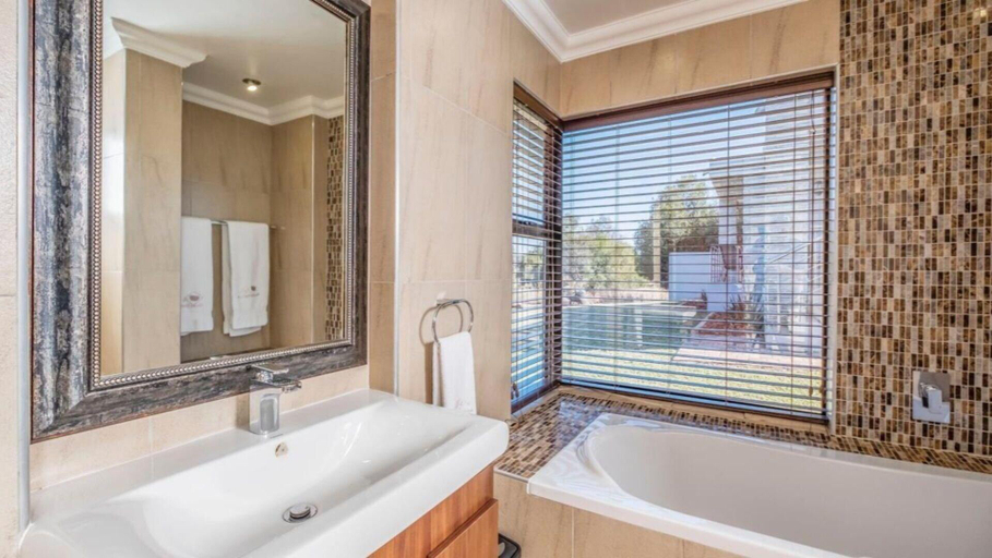 Bathroom 5, Fairview Manor, Waterberg