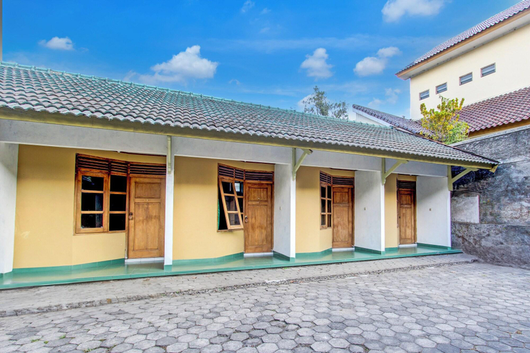 Lobby 2, Spot On 94211 Pondok Wisata Kaliandra, Sleman