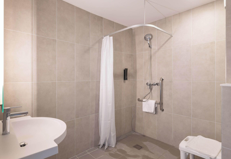 Bathroom 4, B&B HOTEL Massieux Genay, Rhône