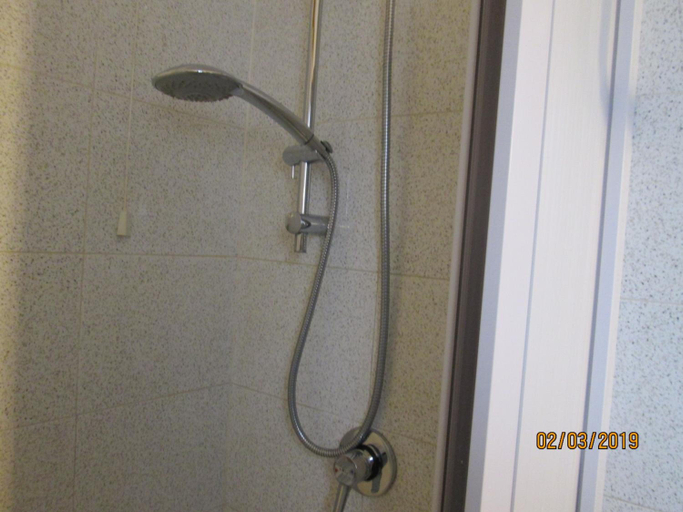 Bathroom 3, Hotel Tropical, Brindisi