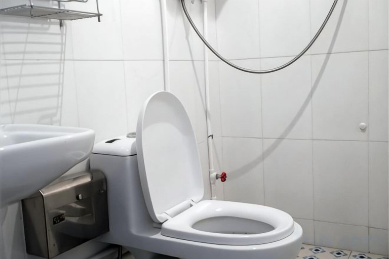Bathroom 4, Xiangshuiju Inn, Xuancheng