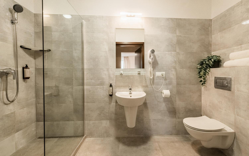 Bathroom 4, Hotel Na Uboczu, Warsaw