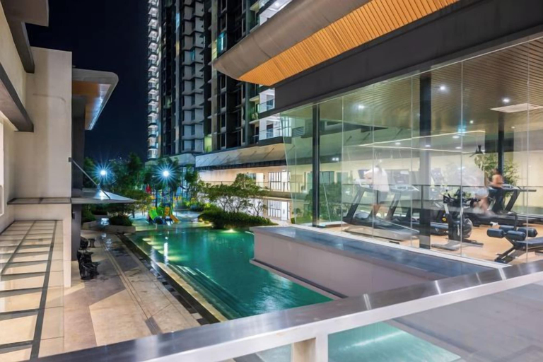 Pool 2, 2&3BR Family Suite Nr Sunway Velocity & LRT Maluri, Kuala Lumpur