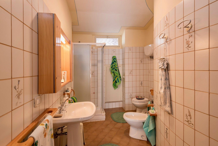 Bathroom 4, Air Conditioned Flat With Pool And Wellness Area, Perugia