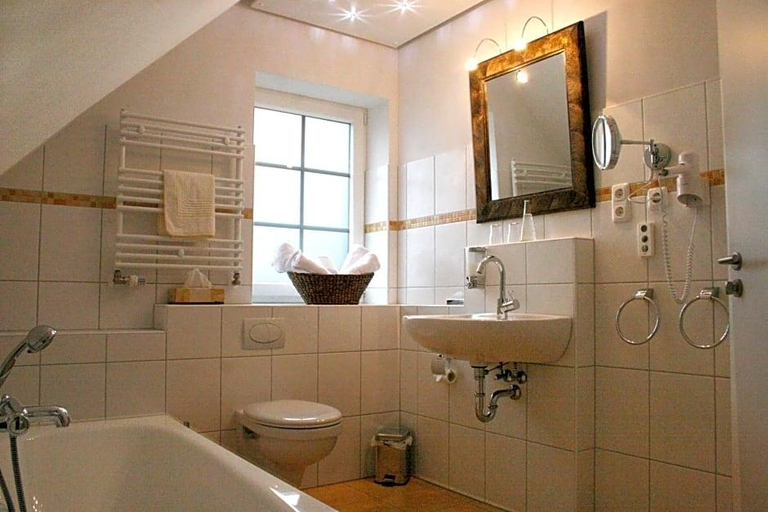 Bathroom 4, Hotel Landhaus Garni, Rendsburg-Eckernförde