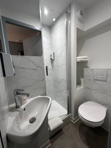 Bathroom 4, Fasthotel Laval, Mayenne