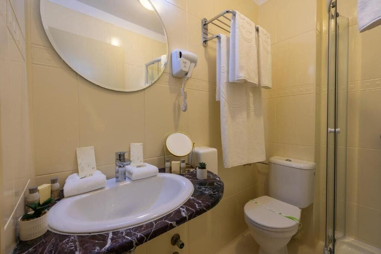 Bathroom 4, Hotel Sir Royal, Municipiul Bucuresti