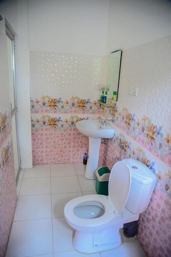 Bathroom 4, Kandy Blue Luxury Guesthouse, K.F.G. & G. Korale