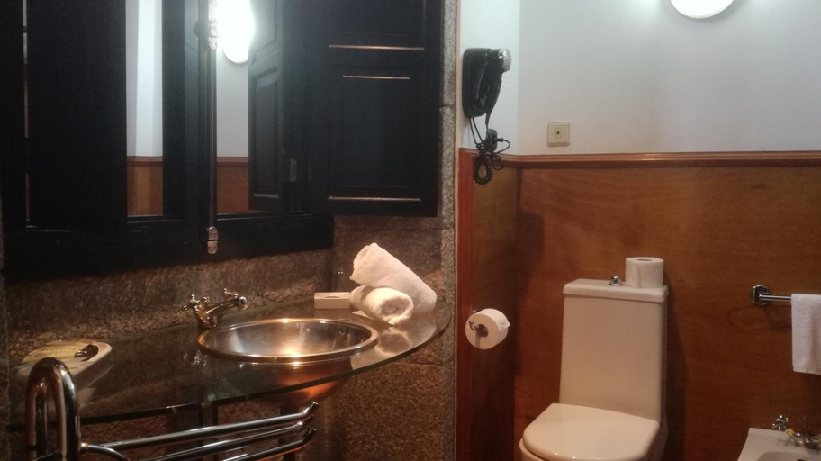 Bathroom 3, Pazo Da Merced, A Coruña