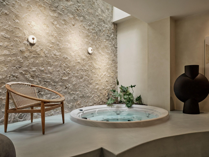 Sports and Entertainment 2, The Lekka Hotel, Attica