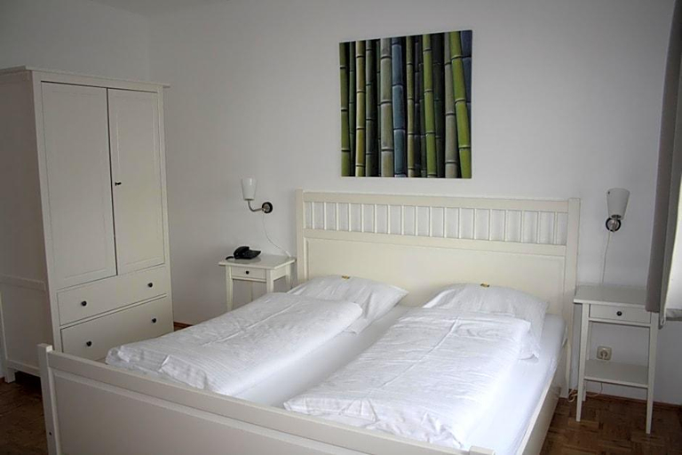 Bedroom 3, Hotel Schwarzer Adler, Wesel