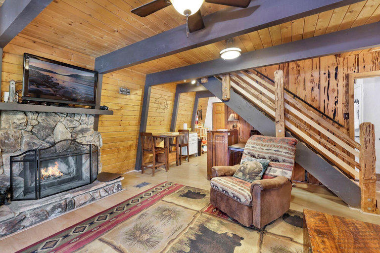Public Area, Wolf Cub Cabin#1946, San Bernardino