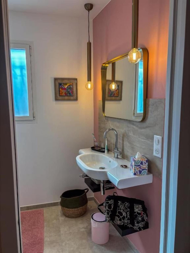 Bathroom 4, Maison sol en ciel, Gard