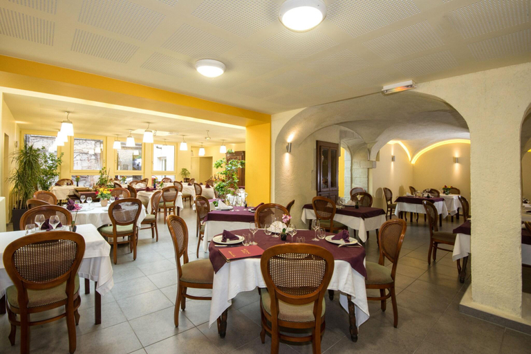 Lobby 2, Logis Hv Tel Restaurant De L Ecu, Côte-d'Or