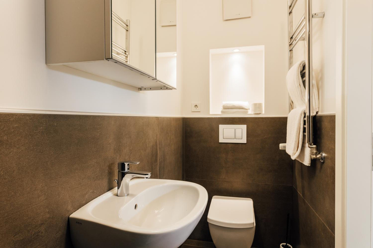 Bathroom 5, MYKY Hotel Boardinghouse, Hamburg