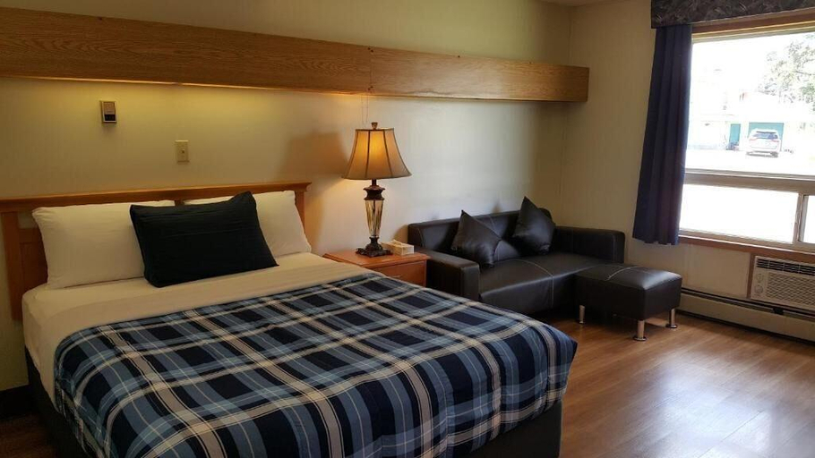 Bedroom 2, Pines Motel, Division No. 14