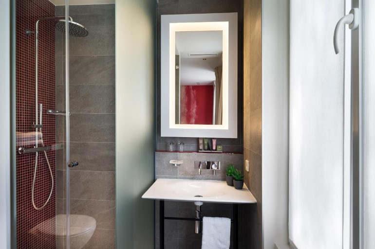 Bathroom 4, Max Hotel, Paris