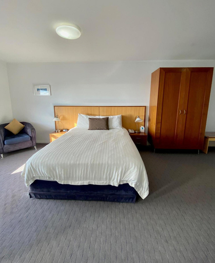 Bedroom 2, Ocean Beach Hotel, Perth