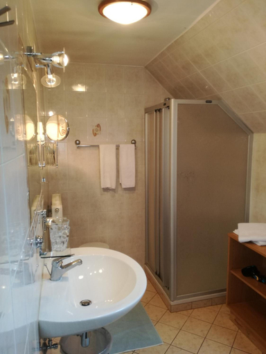 Bathroom 4, Gasthof Zur Sonne, Graz Umgebung