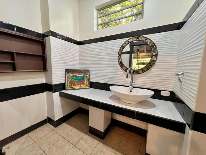 Bathroom 3, Zen Zaru Beautiful Hidden Hotel, Aguirre