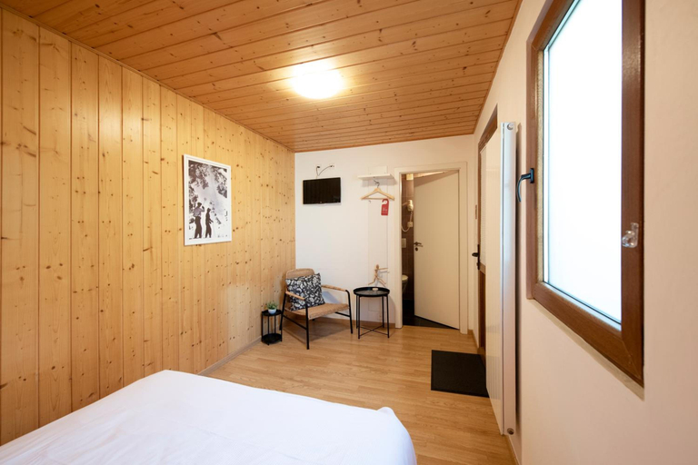 Bedroom 3, Motel Restaurant 13 Etoiles, Sierre