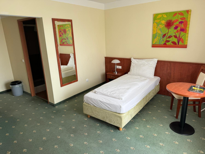 Bedroom 3, Hotel Breitenlee, Wien