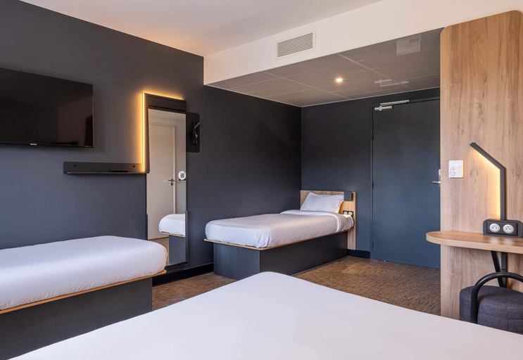 Bedroom 3, B&B HOTEL Evian Publier, Haute-Savoie