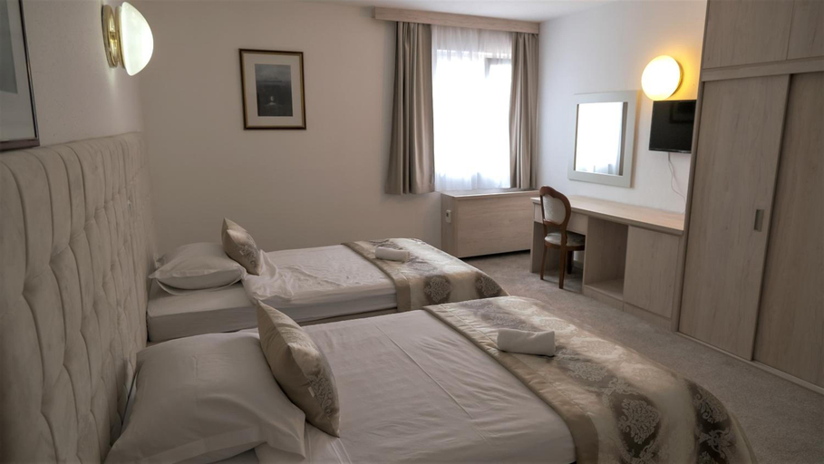 Bedroom 3, Hotel Consul, Split