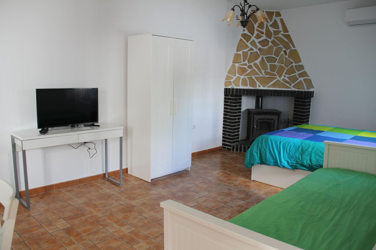 Room 2, Studio Tropical, Granada