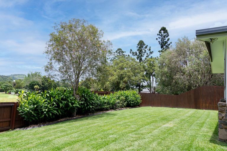 Room 4, Birds N Bloom Cottages, Eacham