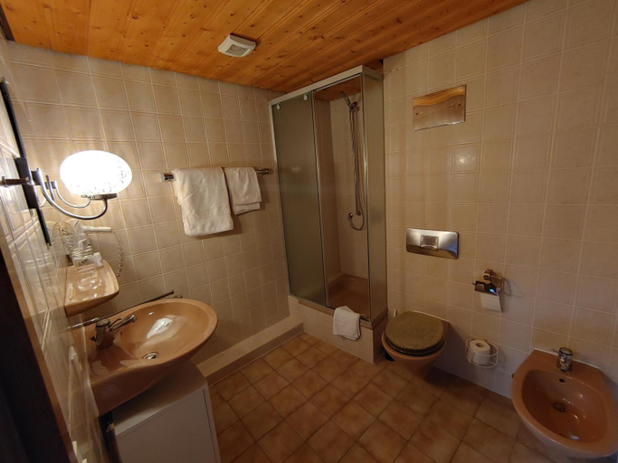 Bathroom 4, Hotel Adler, Reutlingen