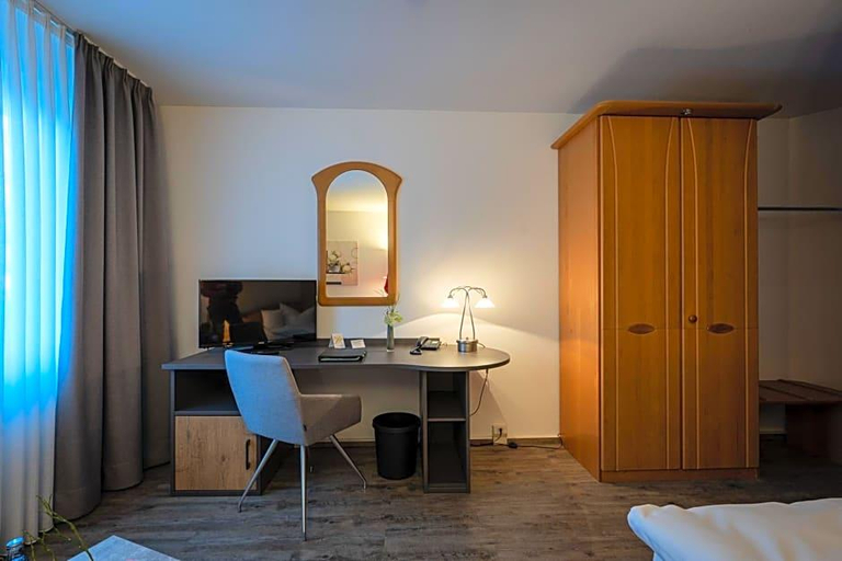 Bedroom 3, Hotel Pfalzer Hof, Braunschweig