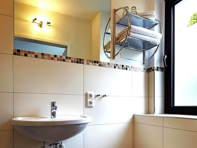 Bathroom 5, Hotel Hegemann Garni, Paderborn