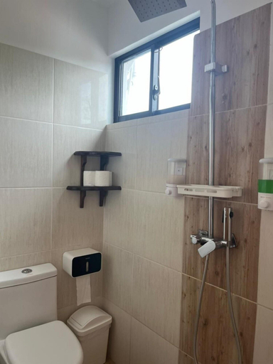 Bathroom 4, The Hat Trick Hostel, Moalboal