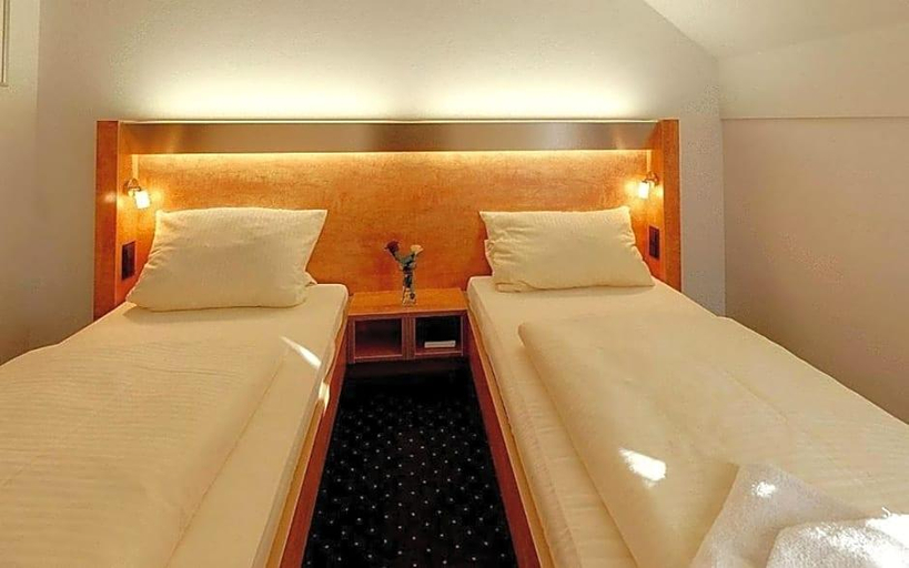 Bedroom 3, Hotel Gasthof Grovu, Dachau
