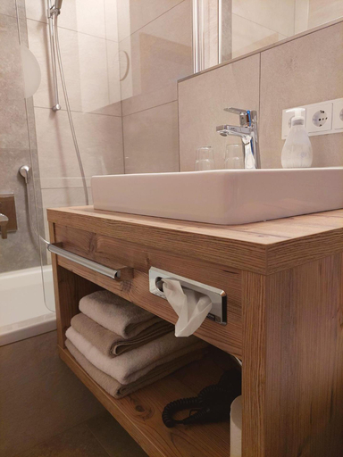 Bathroom 3, Landhaus Gerber, Reutte