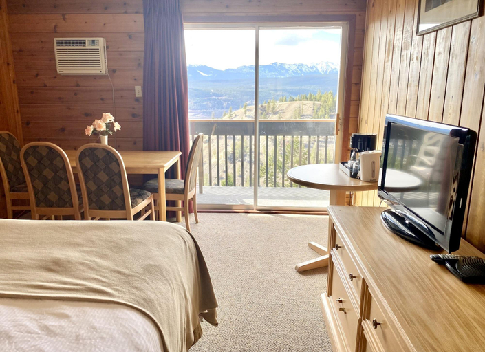 Others 5, Rocky Mountain Springs Lodge, East Kootenay