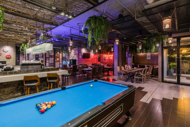 Bar 4, Surestay Plus By Best Western T Pattaya, Pattaya