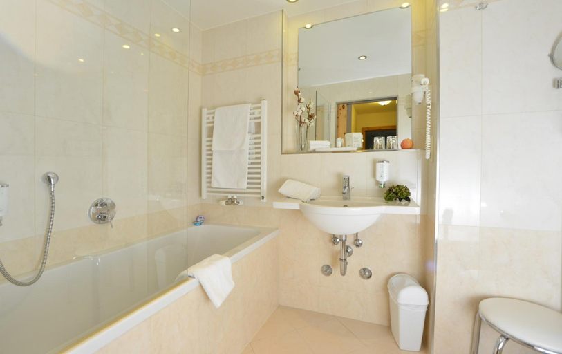 Bathroom 4, Hotel Diana, Innsbruck Land