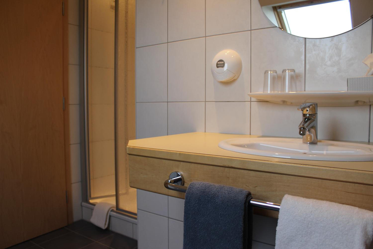Bathroom 4, Hotel Reiff, Clervaux