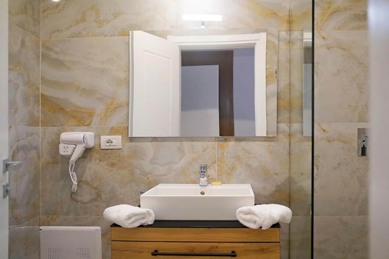 Room 3, Dorchester Hotel, Sarandës