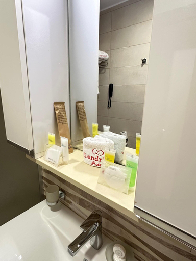 Bathroom 5, Londrina Hotel, Ardhah
