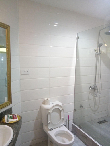 Bathroom 4, Eden Crest Hotel Resort, Enugu North