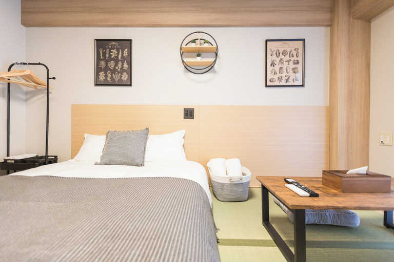 Room 4, b&Kuromon2, Osaka
